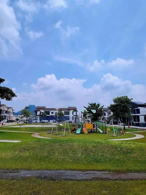 Ipoh Botani Nadya 3Storey 5Br 19 Pax Holiday home