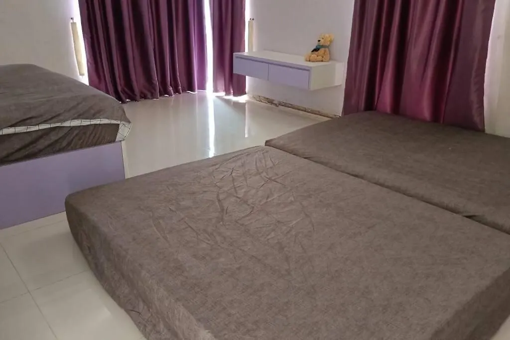 Ipoh Botani Nadya 3Storey 5Br 19 Pax Holiday home